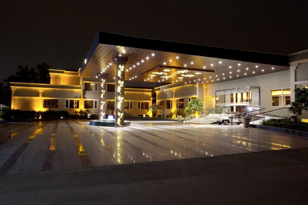 Hotel Atrio By Devam Gurgáon Exteriér fotografie