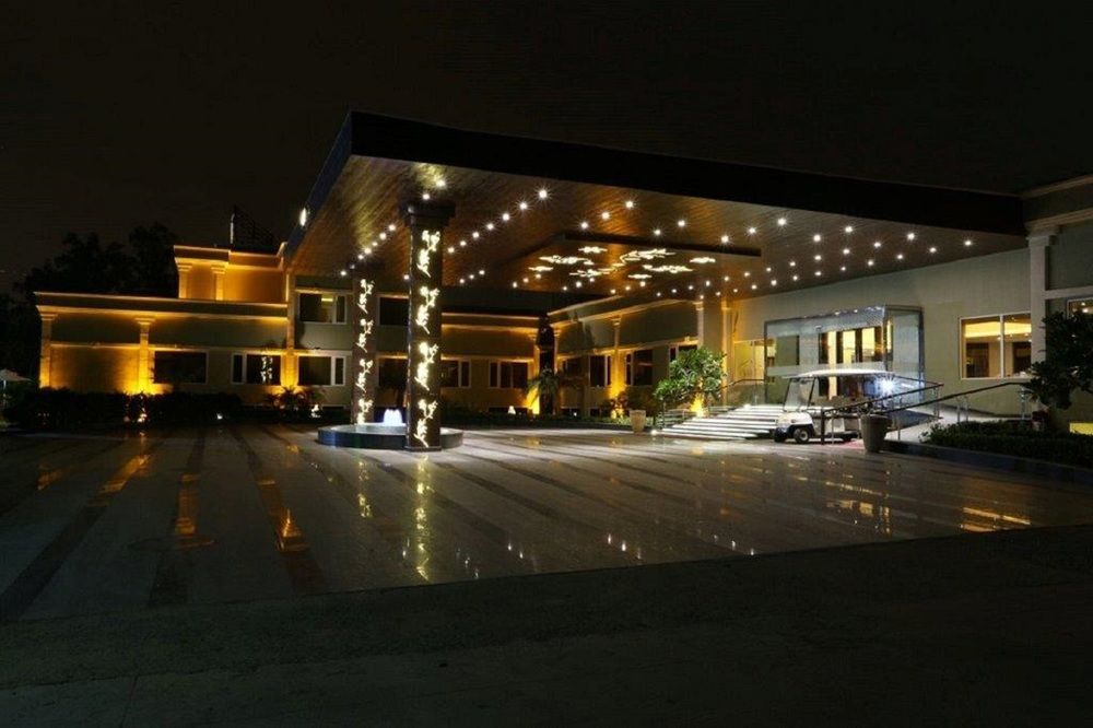Hotel Atrio By Devam Gurgáon Exteriér fotografie