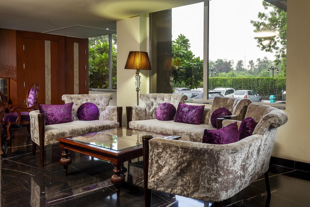 Hotel Atrio By Devam Gurgáon Exteriér fotografie